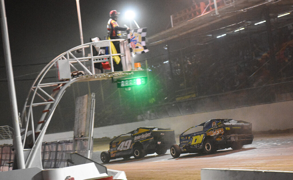 Billy Dunn and Chris Raabe racing
