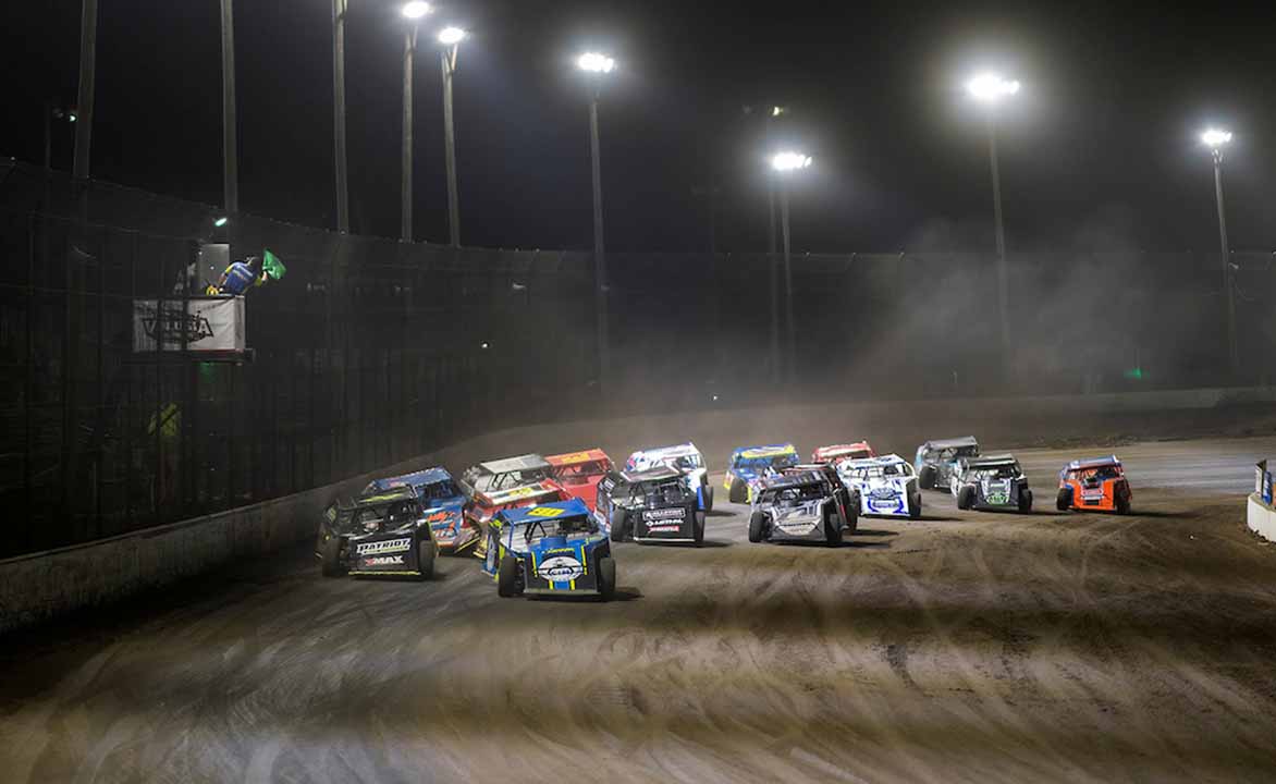 DIRTcar UMP Modifieds taking green flag