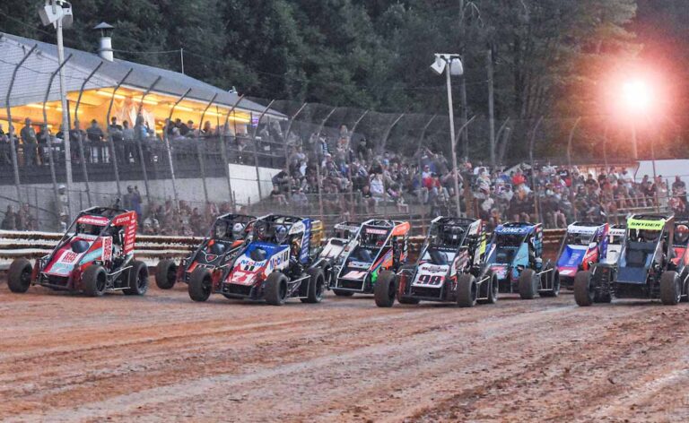 Xtreme Outlaw Midgets Four Wide